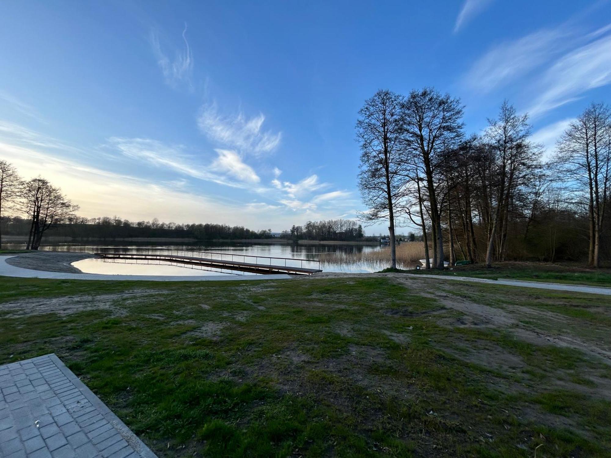 Villa Caloroczny Domek Nad Jeziorem - Balia Z Jacuzzi à Balewo  Extérieur photo